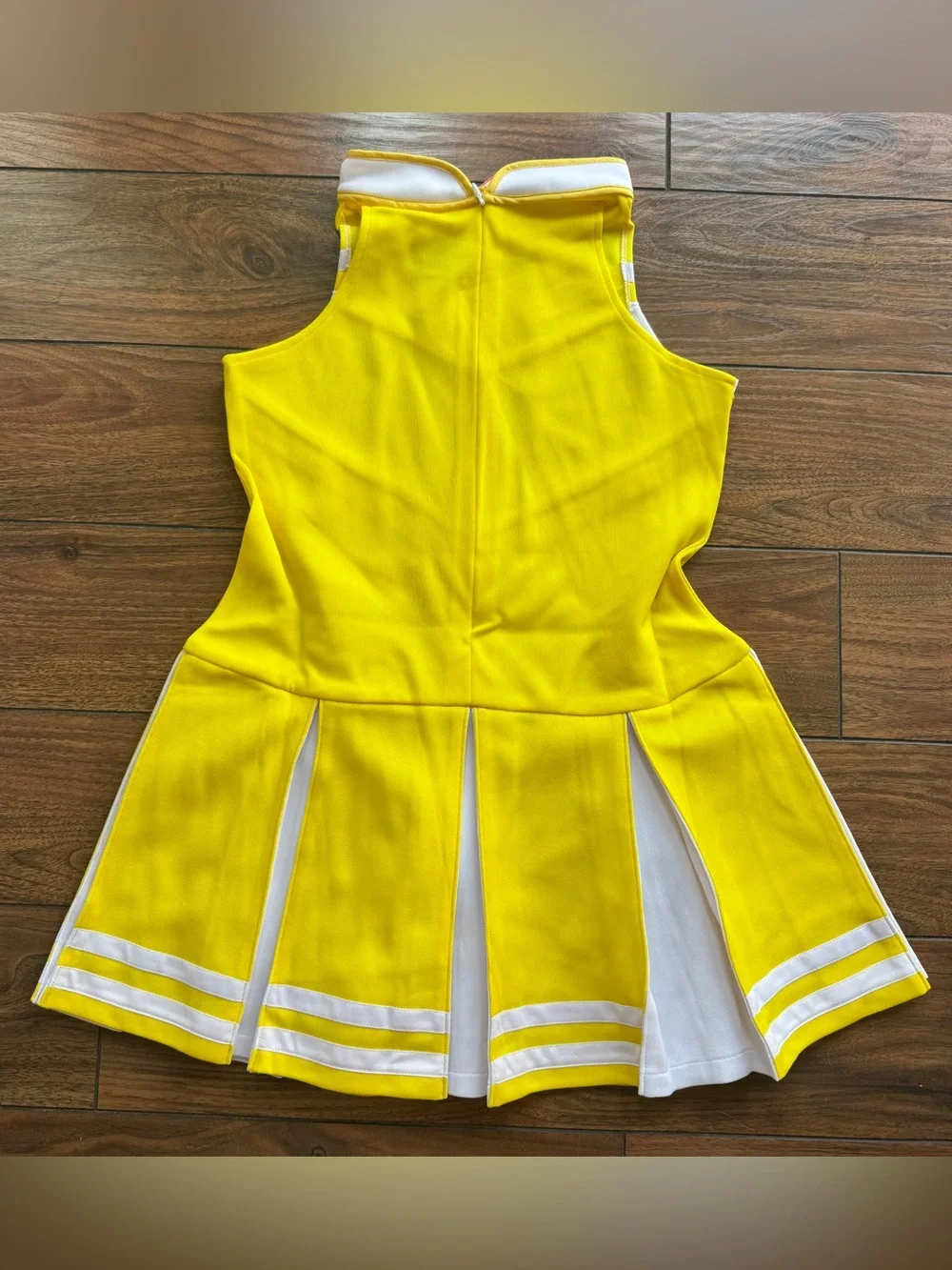 Total 2550 Girls yellow cheerleader Halloween dress up costume. Size XL 10/12